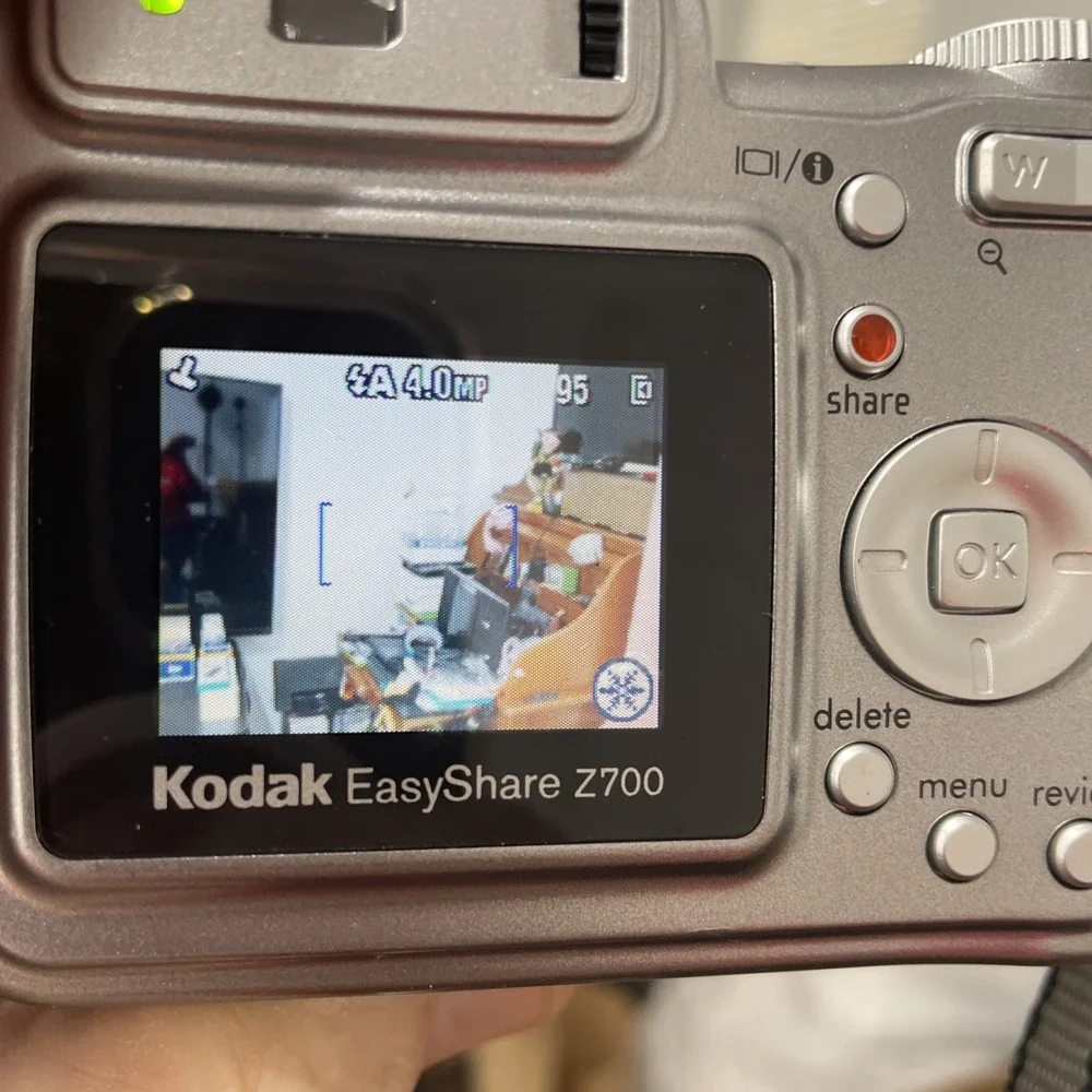 Kodak EasyShare Z700 Digital Camera 4MP 5X Optical Zoom+Batteries+SD Card-TESTED